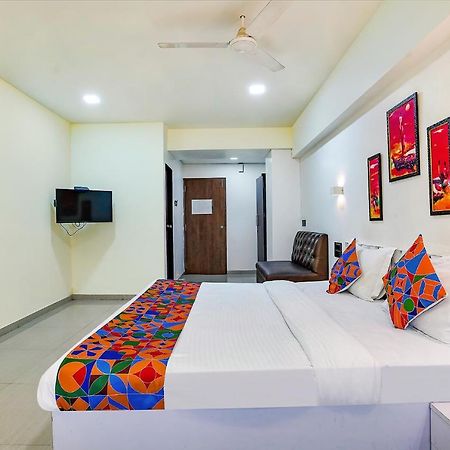 Hotel Fabexpress White House - Nr Midc Khargar à Koparpāda Extérieur photo