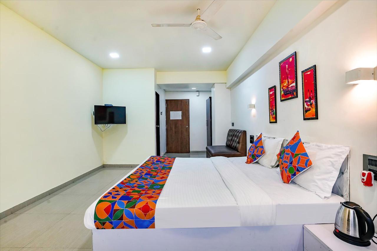 Hotel Fabexpress White House - Nr Midc Khargar à Koparpāda Extérieur photo
